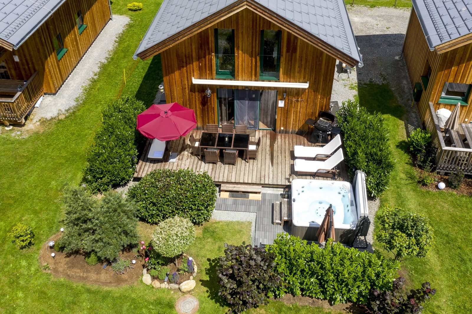 Luftaufnahme Terrasse mit Jacuzzi